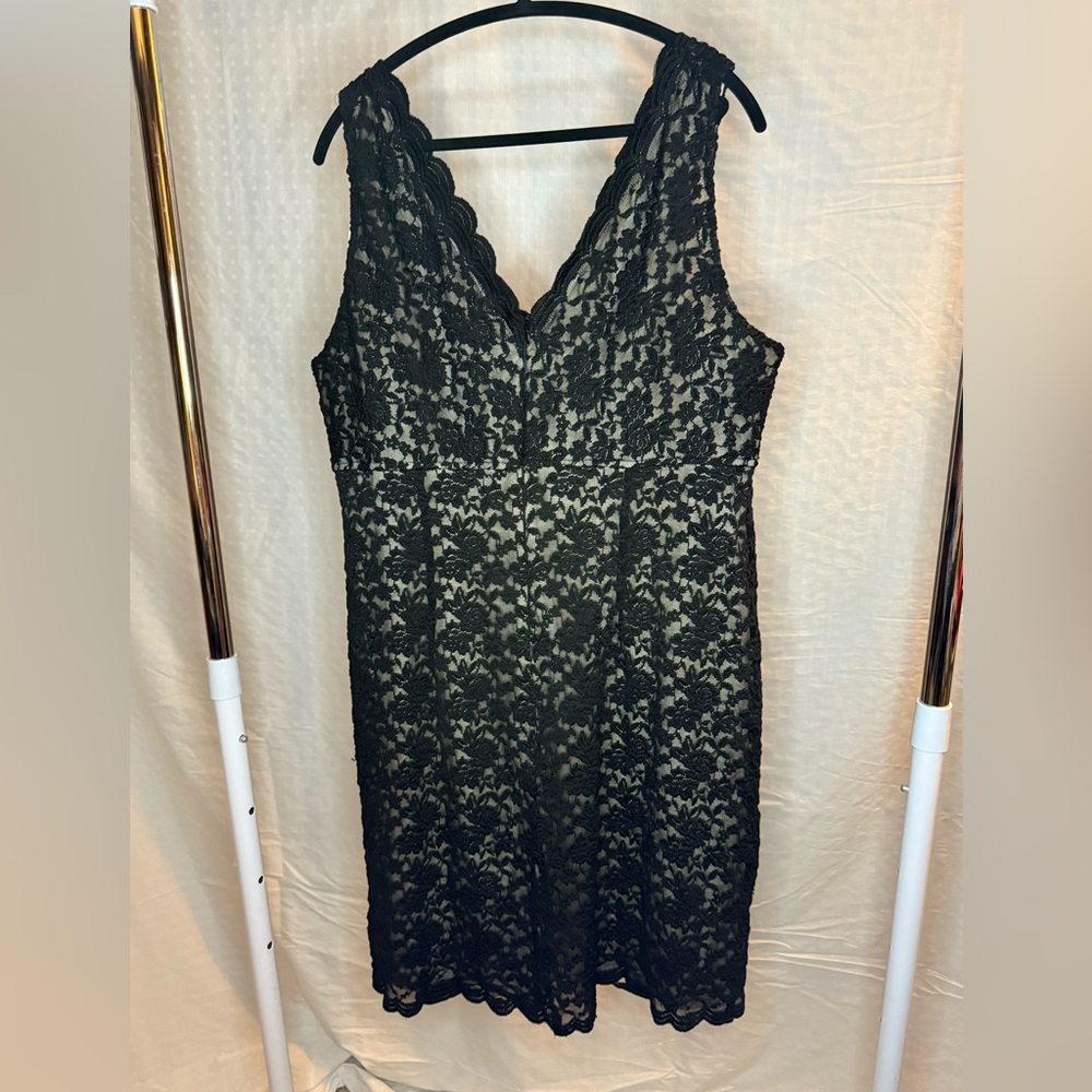 Roz & Ali Black Lace Midi Dress